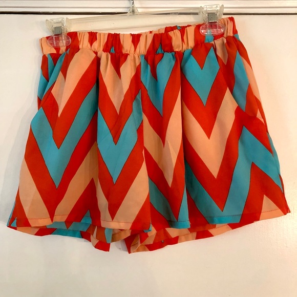 Orange and blue chevron elastic shorts size M - Picture 3 of 4